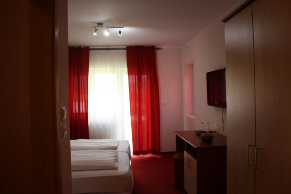 Hotel Pensiune Safrane (Baie Herculane)